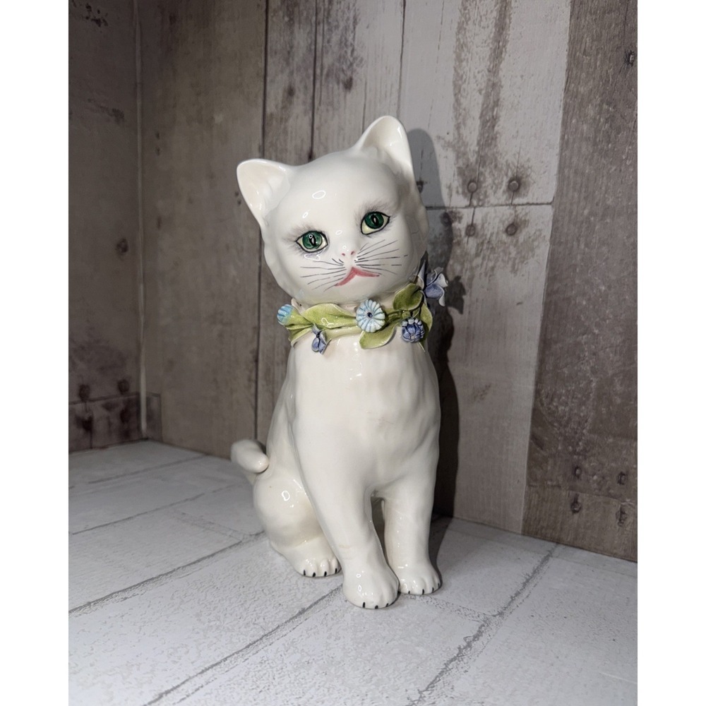 Vintage White Cat‎ Statue Figurine w/ Floral Collar Necklace Made In Italy